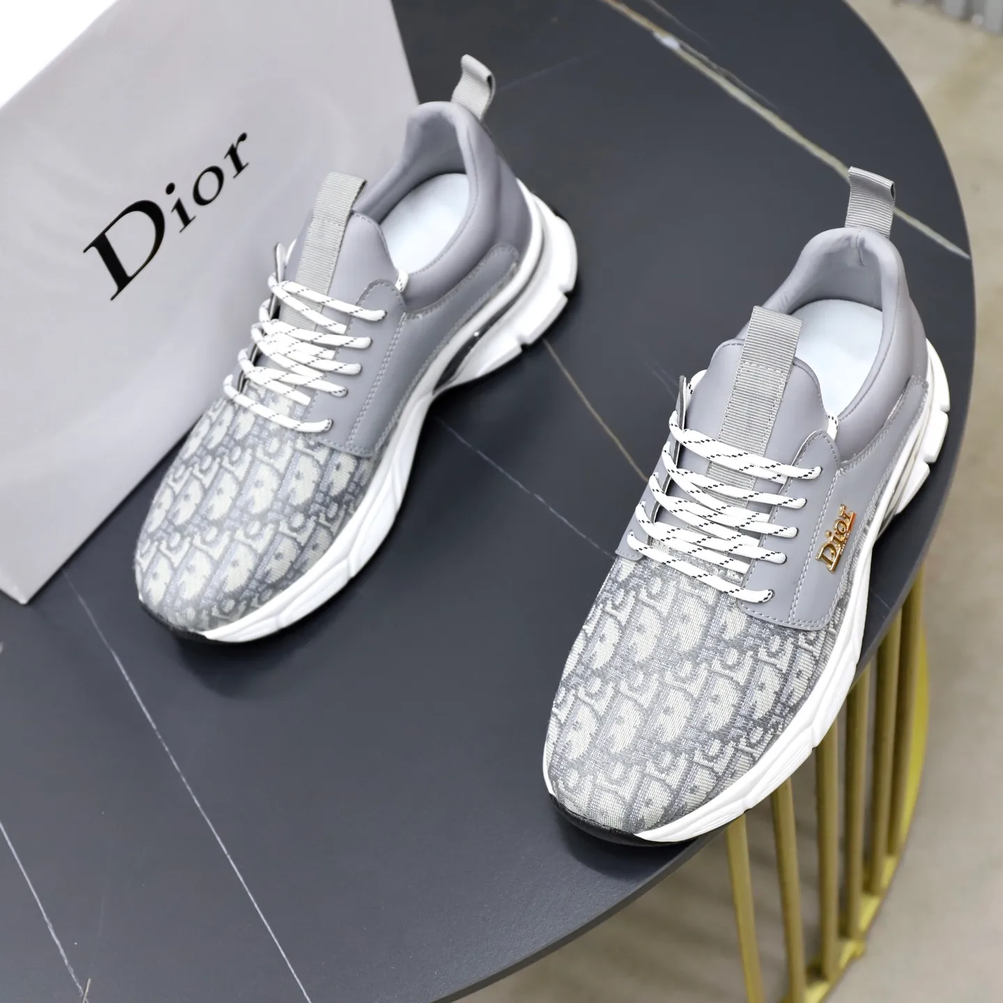 Men's shoes: 440💰🙅‍♂️🙅‍♂️🙅‍♂️ Brand: Dior DIOR Standard code: 38-44 (45 customized) Grade: Same as the official website Material: Original cowhide material spliced with brand cloth Comfortable and breathable lining Lightweight and wear-resistant sports outsole Style category: Men's fashionable casual shoes Running sports shoes Distinguished luxury brand elements Top luxury color: actual picture color